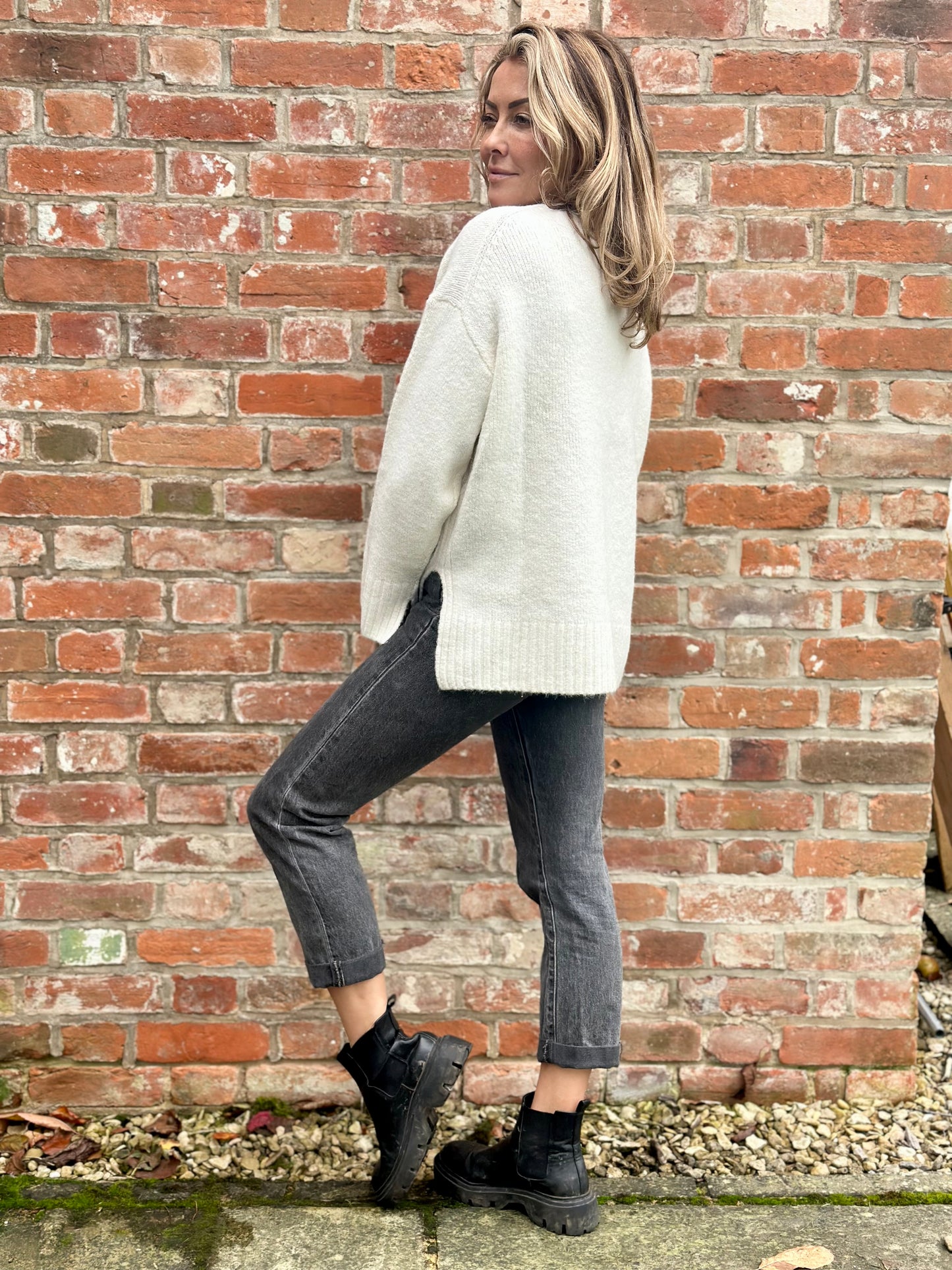 Cream V-neck Knit