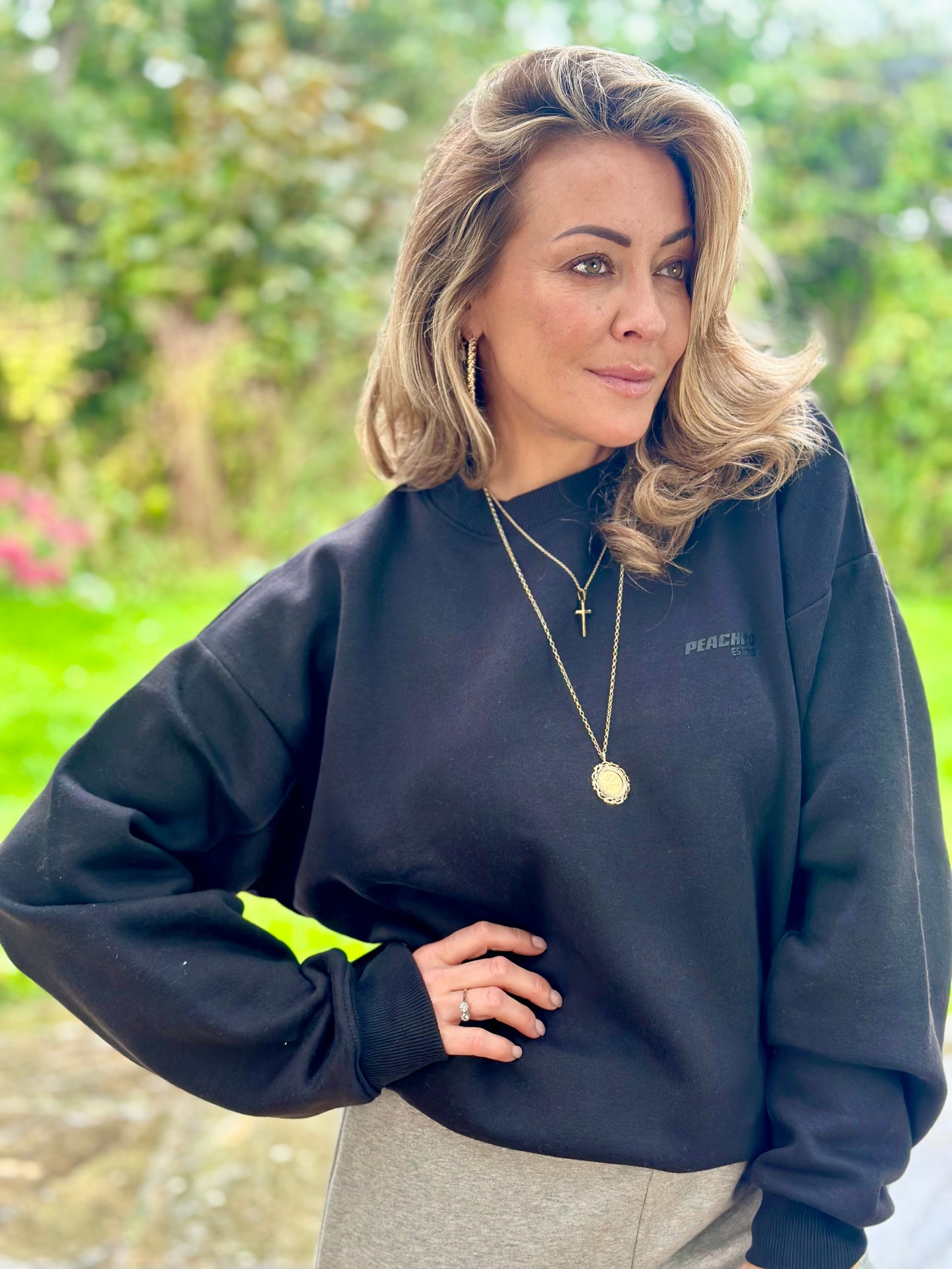 PEACHED Crew Sweater BLACK