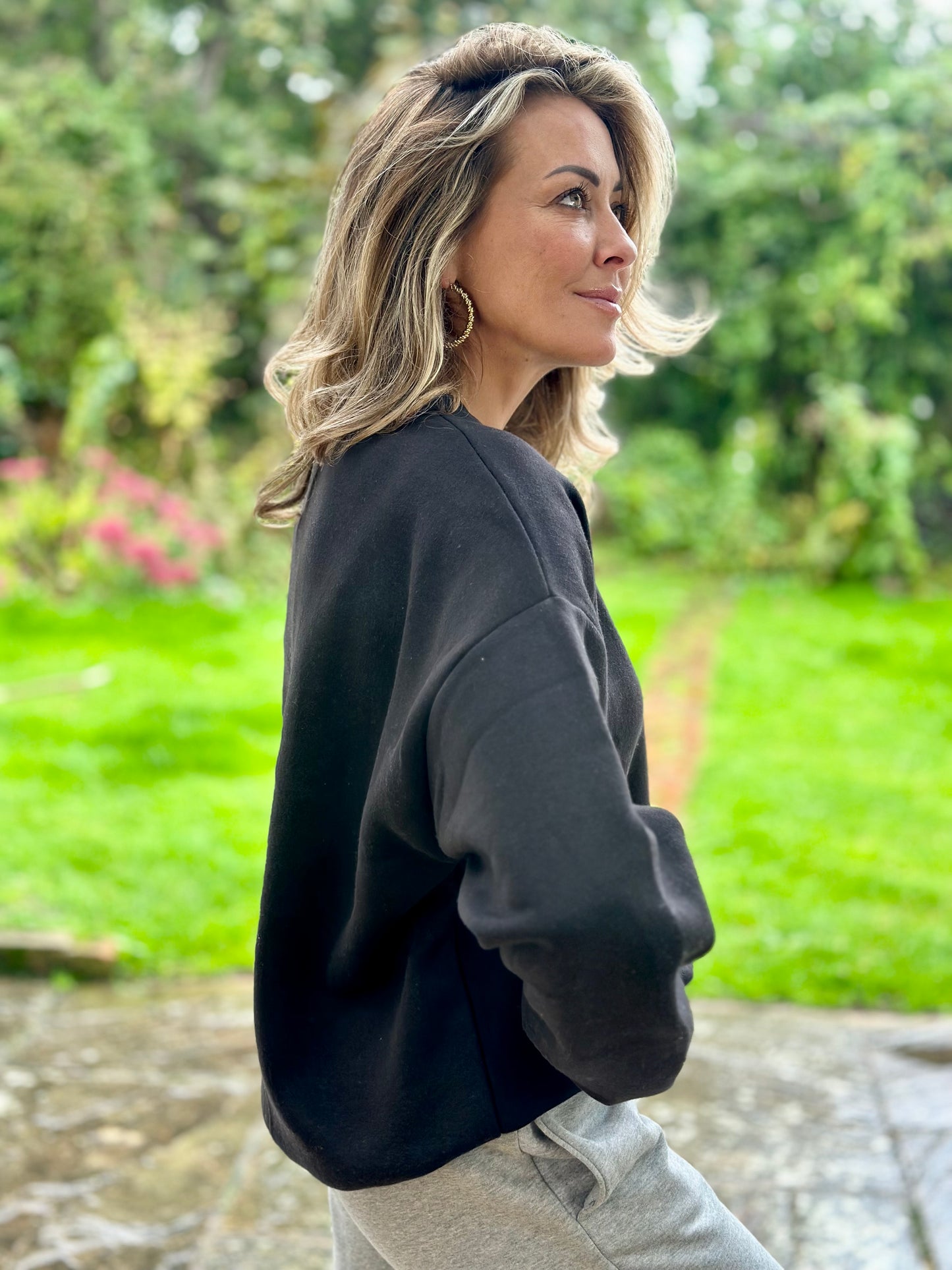 PEACHED Crew Sweater BLACK
