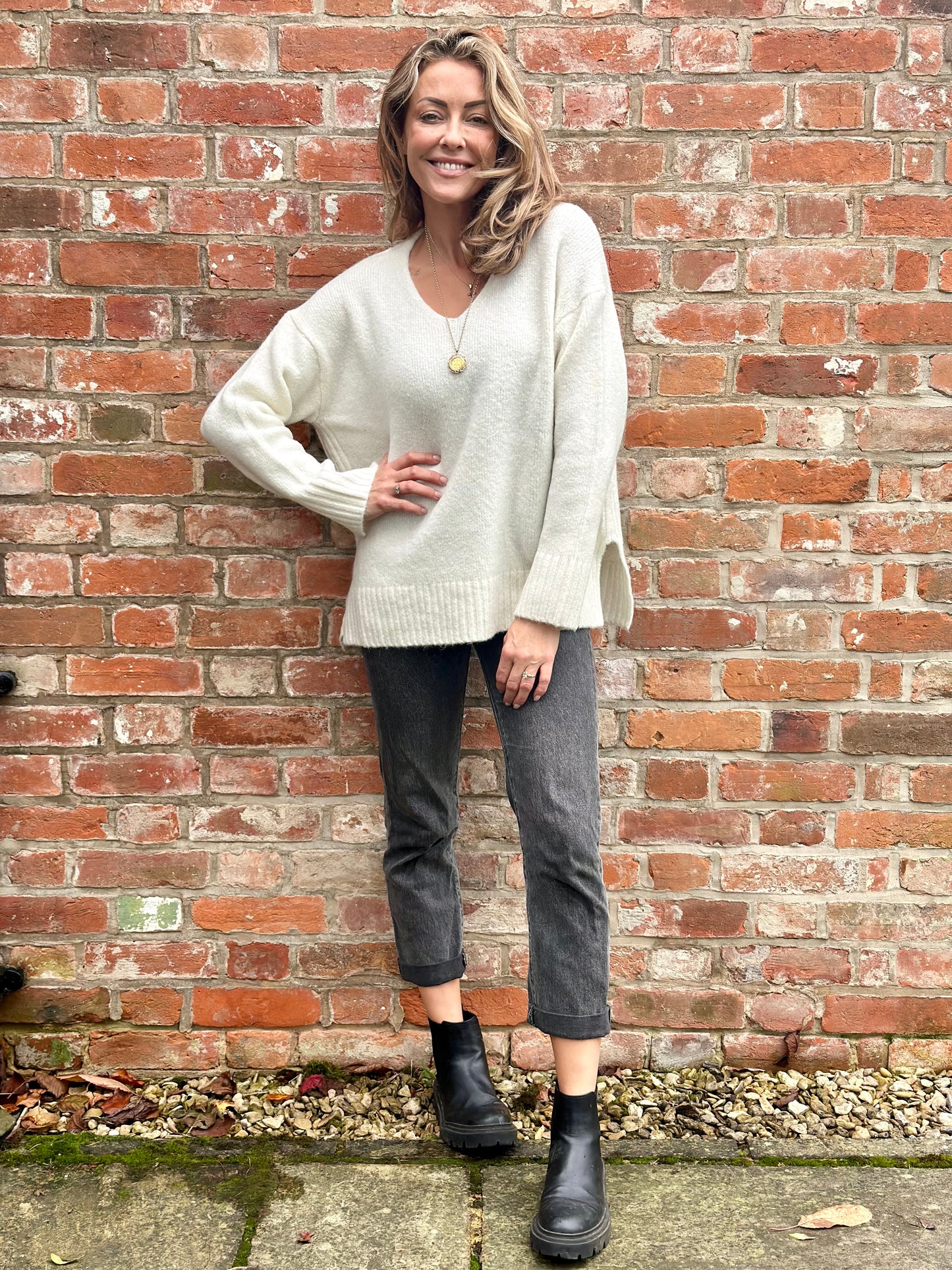 Cream V-neck Knit