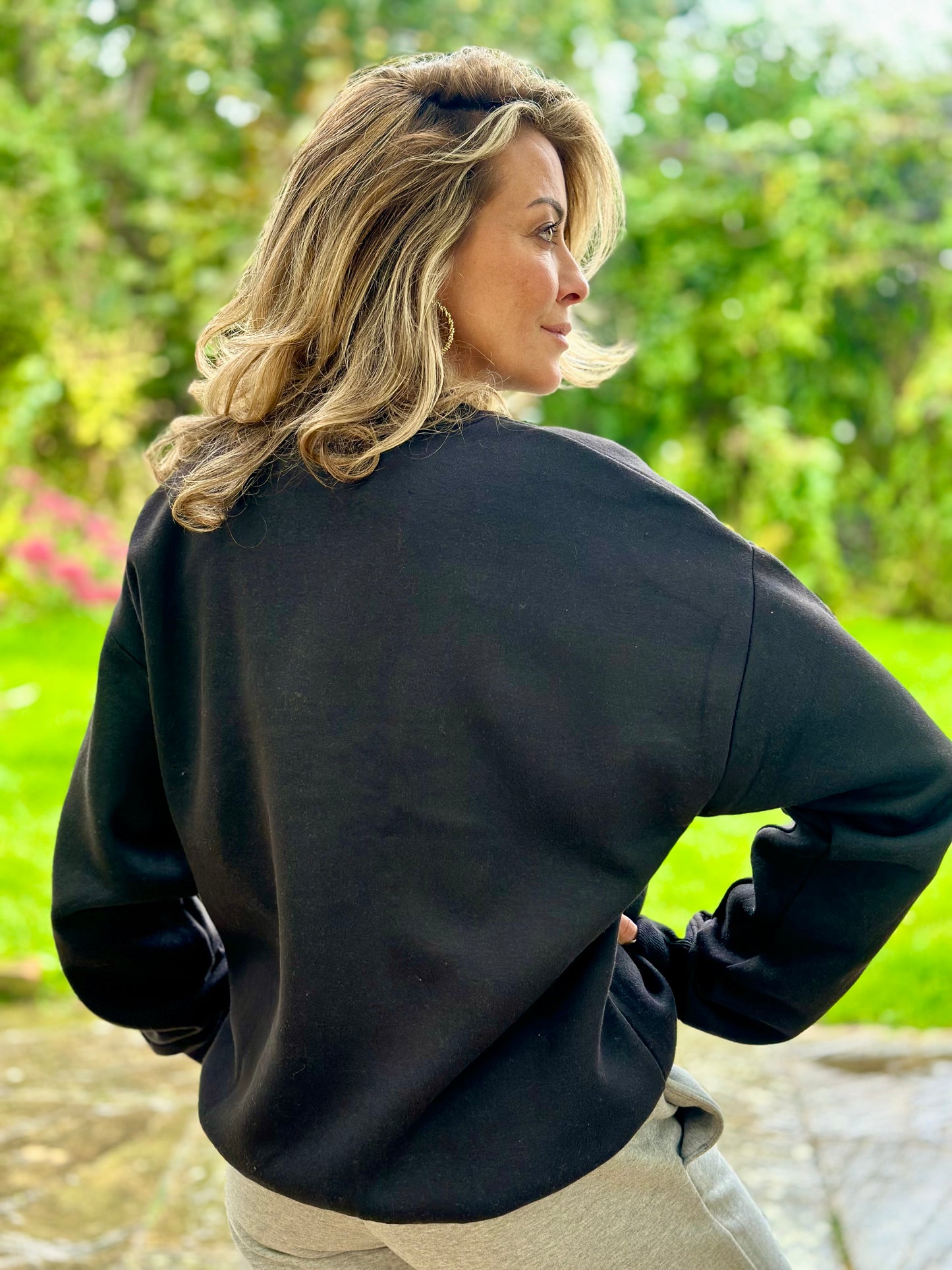 PEACHED Crew Sweater BLACK